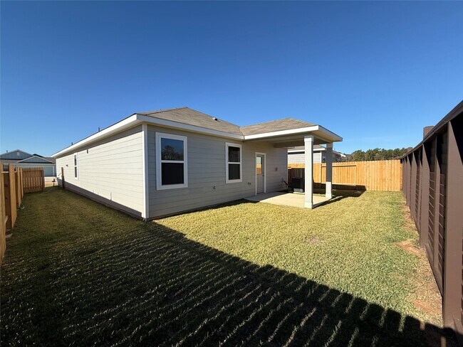 15858 Berry Hl Dr in Conroe, TX - Building Photo - Building Photo