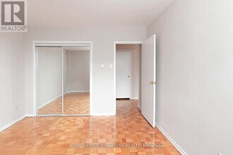 525 Eglinton Ave E in Toronto, ON - Building Photo - Building Photo