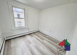 94 Malletts Bay Ave in Winooski, VT - Building Photo - Building Photo