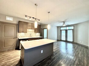 5454 Washington Ave in Houston, TX - Foto de edificio - Building Photo