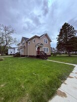 325 E Lincoln Ave, Unit 2 in Oshkosh, WI - Building Photo