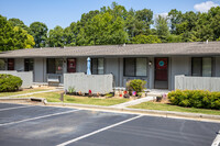 Bouldercrest in Knoxville, TN - Building Photo - Building Photo