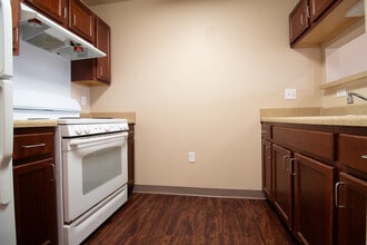 Oakwood Manor Senior Living in Eastpointe, MI - Building Photo - Building Photo