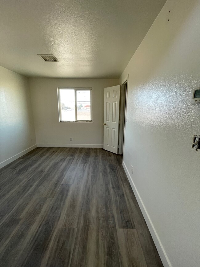 2157 Carroll St in North Las Vegas, NV - Foto de edificio - Building Photo
