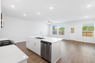 8117 Danson Ln in Pearland, TX - Foto de edificio - Building Photo
