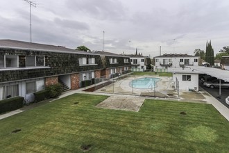 Stewart Apartments in Manteca, CA - Building Photo - Building Photo