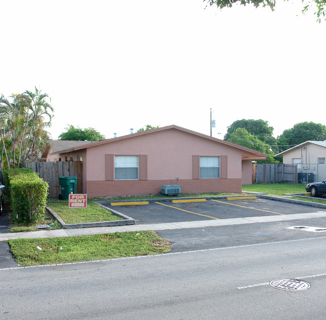 5901 NW 19th St in Fort Lauderdale, FL - Building Photo - Building Photo