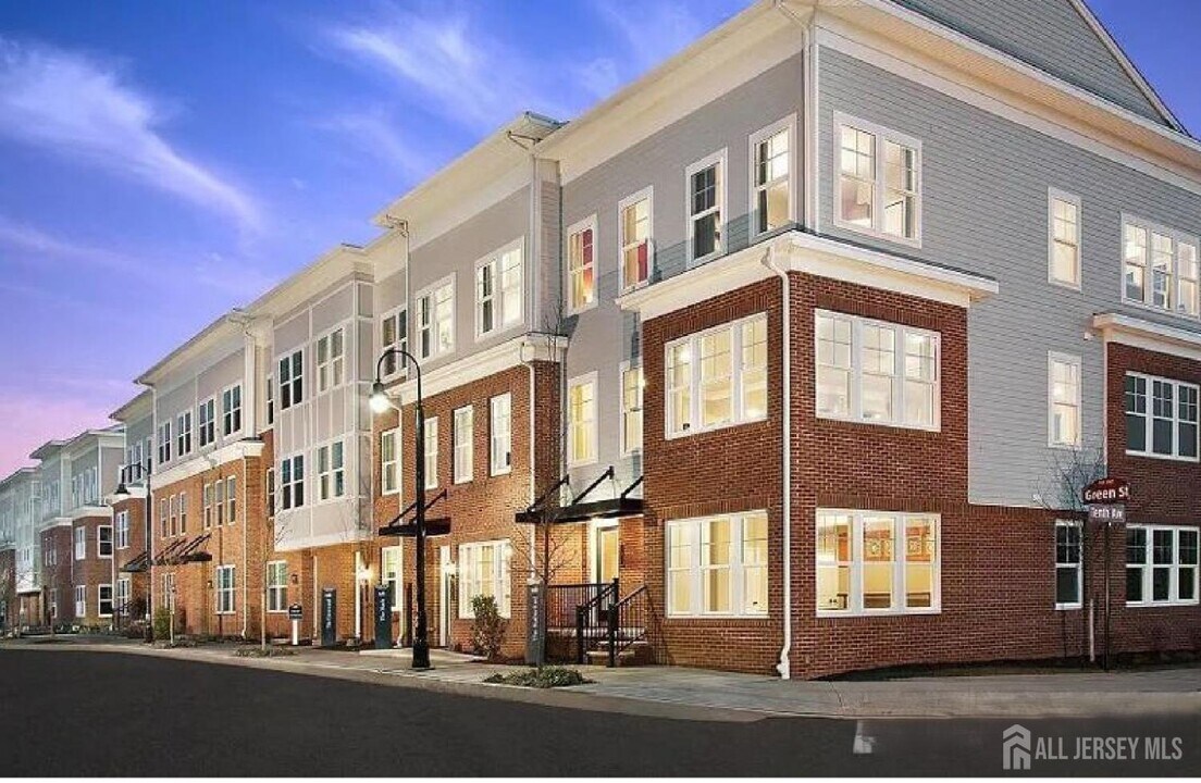 13 Bond St in North Brunswick, NJ - Building Photo