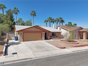 2414 La Casa Dr in Henderson, NV - Building Photo - Building Photo
