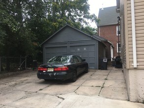 28 Hale St in New Brunswick, NJ - Building Photo - Building Photo