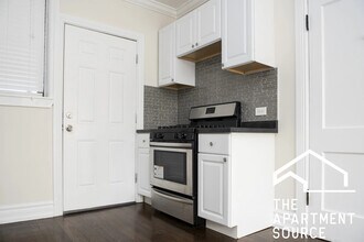 1056 W Lill Ave, Unit 1 in Chicago, IL - Foto de edificio - Building Photo