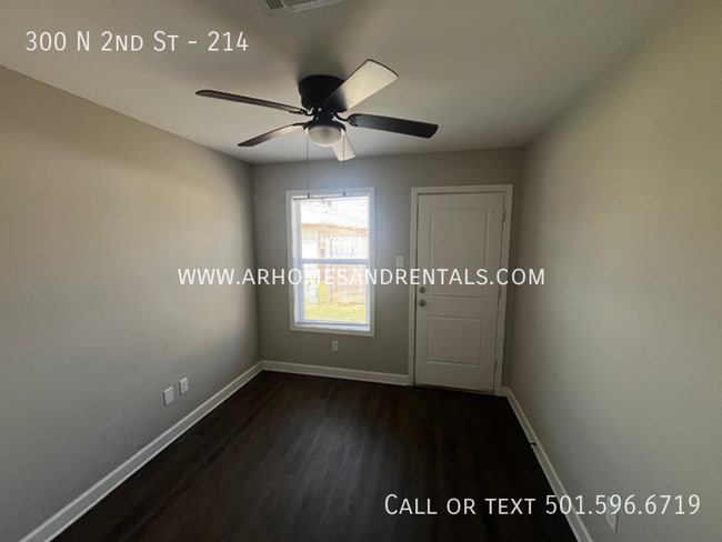 300 N 2nd St in Austin, AR - Building Photo - Building Photo