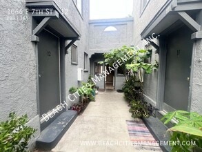 1066 E 7th St in Long Beach, CA - Building Photo - Building Photo