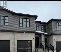 307 Chapel Hill Dr in Kitchener, ON - Building Photo