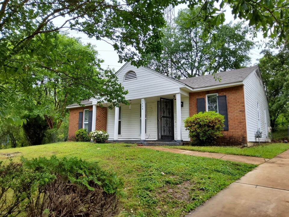 3228 Sherrycrest Dr in Memphis, TN - Building Photo