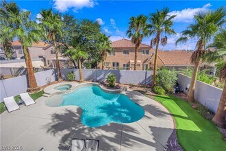 10106 Walhalla Plateau Ct in Las Vegas, NV - Foto de edificio - Building Photo