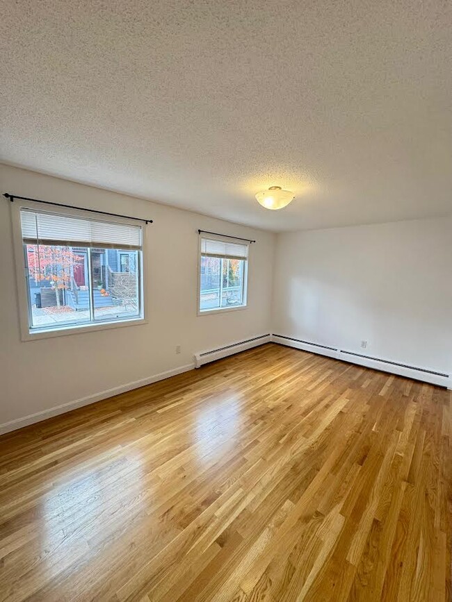 48 Dane St, Unit 1 in Somerville, MA - Building Photo - Building Photo