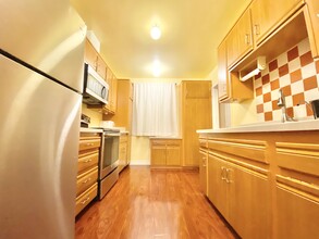 5625 Green Valley Cir in Culver City, CA - Building Photo - Building Photo