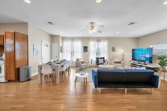 1425 E James St in Waco, TX - Foto de edificio - Building Photo