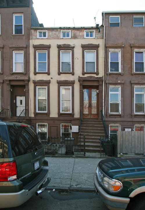 802 Lafayette Ave in Brooklyn, NY - Building Photo