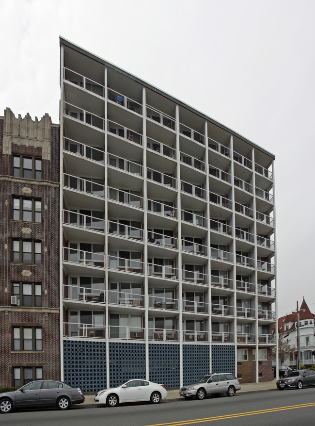 Fulton House in Weehawken, NJ - Foto de edificio - Building Photo