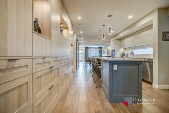 127-38a 38a Ave SW in Calgary, AB - Building Photo - Building Photo