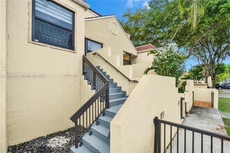 13028 SW 88th Ln in Miami, FL - Foto de edificio - Building Photo
