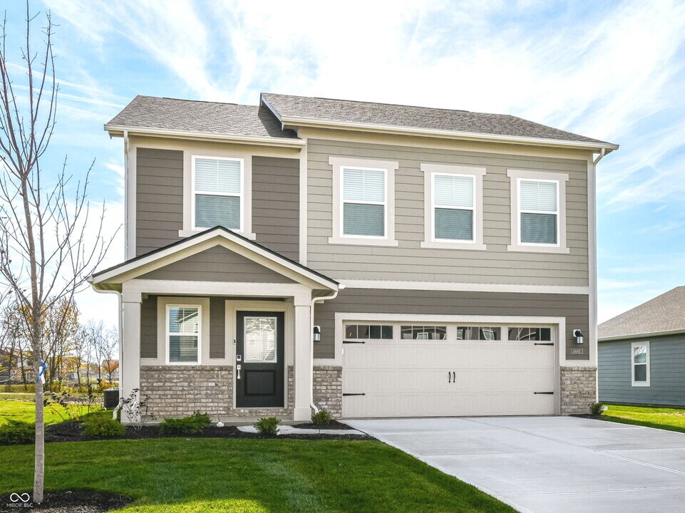 6685 Hawthorne Dr in McCordsville, IN - Building Photo