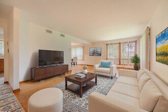 14322 McCarthy Rd in Lemont, IL - Building Photo - Building Photo