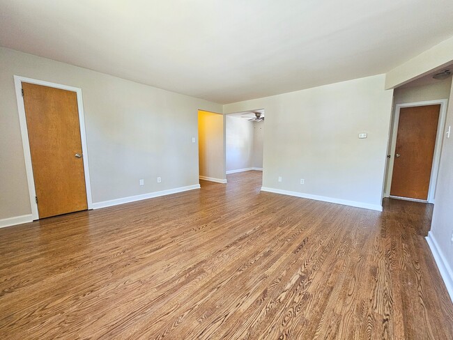 24 Surrey Rd, Unit #4 in Springfield, PA - Building Photo - Building Photo