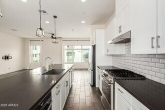 6850 E McDowell Rd in Scottsdale, AZ - Building Photo - Building Photo