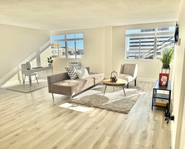 The Madison in Los Angeles, CA - Foto de edificio - Building Photo