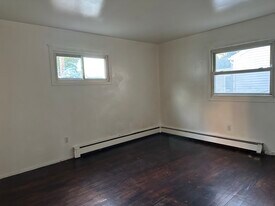 606 Maple St in Lakehurst, NJ - Building Photo