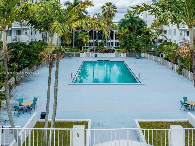 496 NW 165th St in Miami, FL - Building Photo - Building Photo
