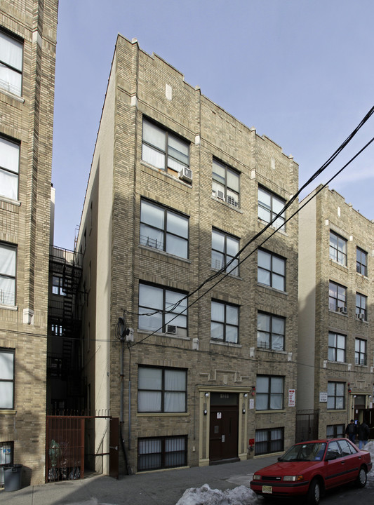 129 Van Wagenen Ave in Jersey City, NJ - Building Photo