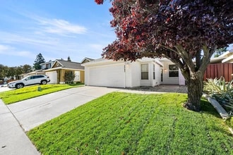 6643 Laguna Park Dr in Elk Grove, CA - Building Photo - Building Photo