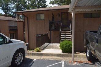 1100 Woodlawn Ave in Hot Springs, AR - Foto de edificio - Building Photo