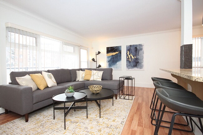property at 10172-10113 113 St