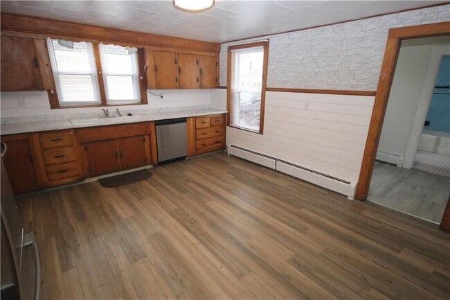 43 Congregational St in Bristol, RI - Building Photo - Building Photo