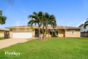 233 SW 38th St, Unit 4B in Cape Coral, FL - Building Photo