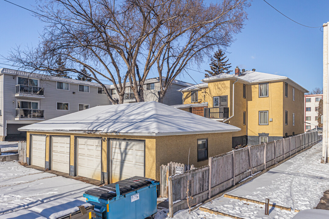 9835 82 Av NW in Edmonton, AB - Building Photo