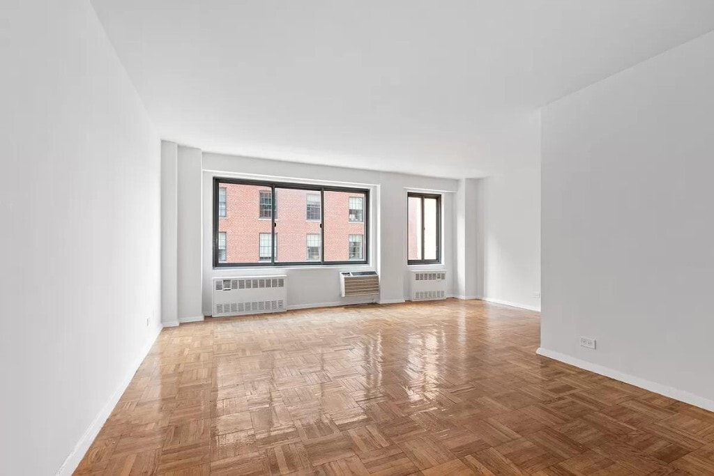 175 W 12th St in New York, NY - Building Photo