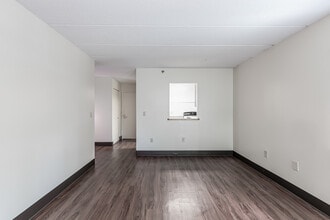 Hamilton Park in Norwich, CT - Building Photo - Interior Photo