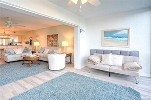 5532 NE Gulfstream Way in Stuart, FL - Building Photo