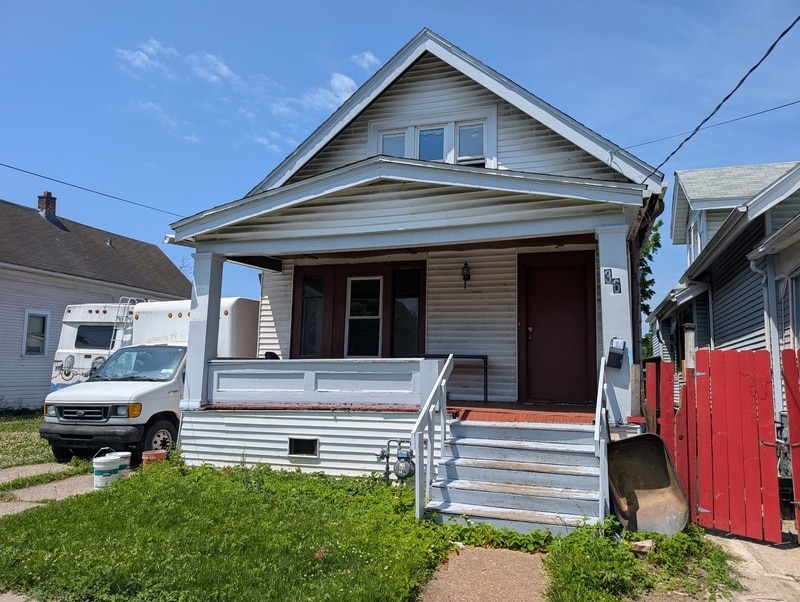 36 Cornwall Ave in Buffalo, NY - Building Photo