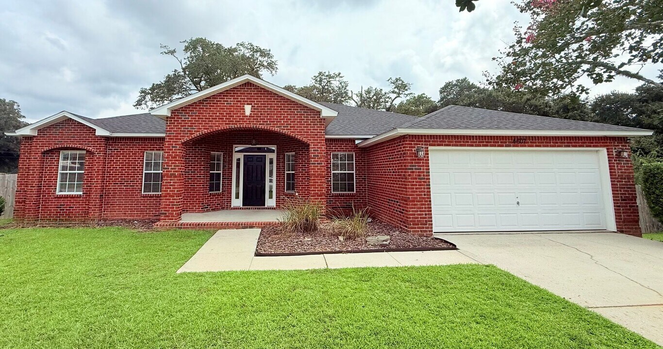 4607 Carmel Cir in Pace, FL - Foto de edificio