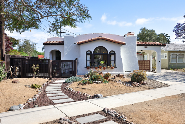 property at 3407 N Mountain View Dr