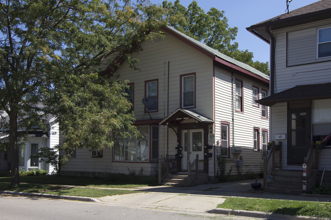 44 N Madison St in Evansville, WI - Building Photo - Building Photo