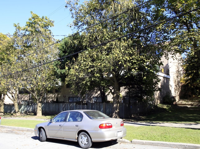 Goodview Townhomes in Toronto, ON - Building Photo - Building Photo