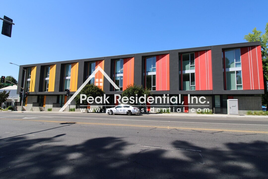 2437 Binnen Ln in Sacramento, CA - Building Photo